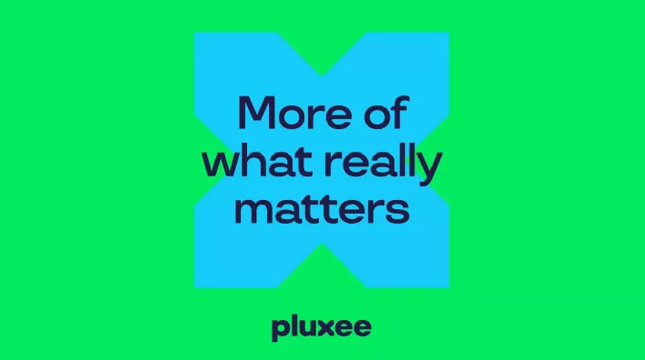 Pluxee X-Landmark mit dem Claim "More of what really matters" 